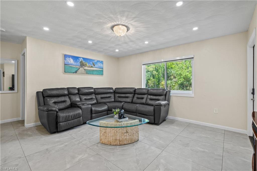 FORT MYERS SHORES - Residential