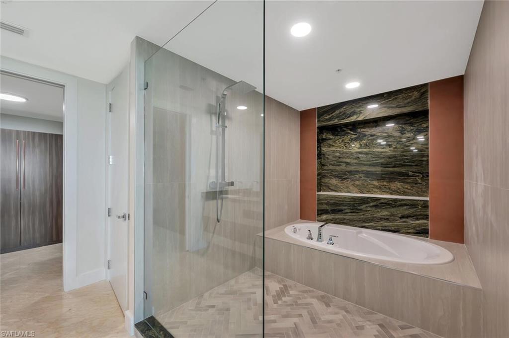 GRANDE PHOENICIAN - Residential