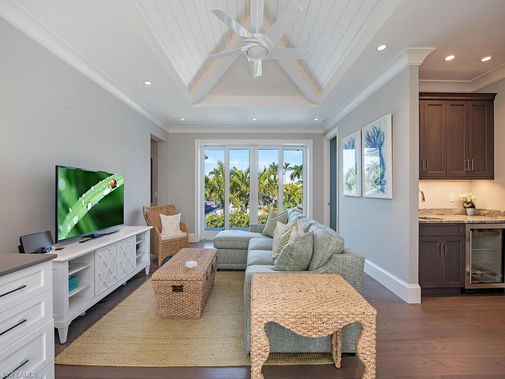 AQUALANE SHORES - Residential