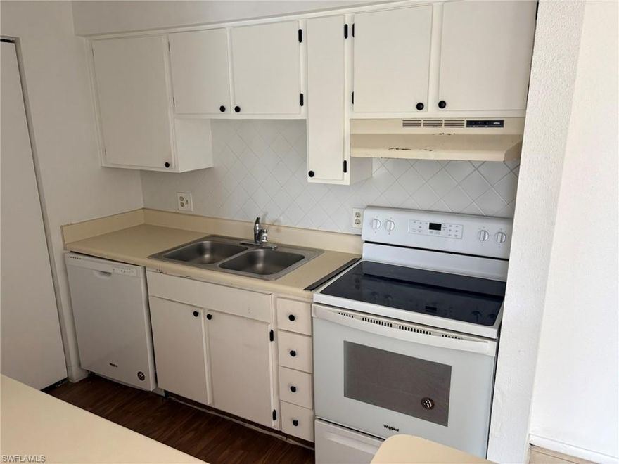 1 bed / 1 bath 2nd-floor condo for rent in Fort Myers. Bright and spacious with a private balcony, full kitchen, and assigned parking in a quiet, well-maintained community. Enjoy great amenities including a pool, fitness center, clubhouse, and basketball court. Trash is included in rent. Conveniently located near shopping, dining, and a short drive to beaches and downtown. Pets allowed with approval. Contact for details or to schedule a showing!