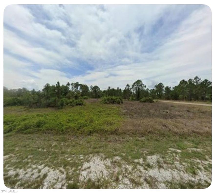 Superb corner lot ready for a nice home. Constructions ongoing in the area.