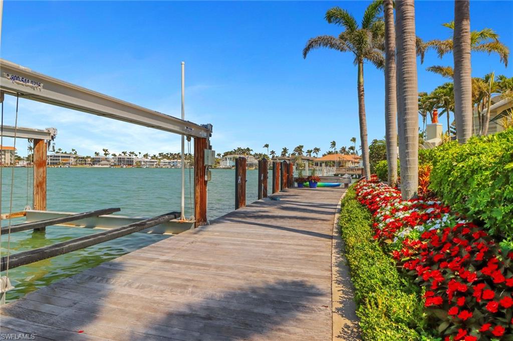 MOORINGS - Residential