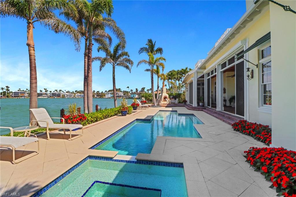 MOORINGS - Residential