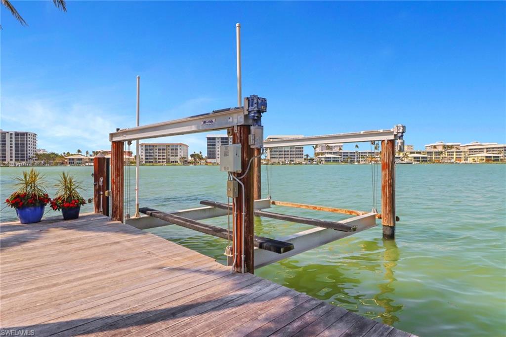 MOORINGS - Residential