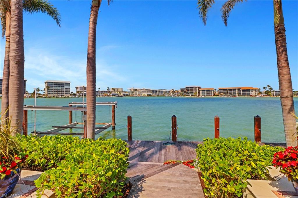 MOORINGS - Residential