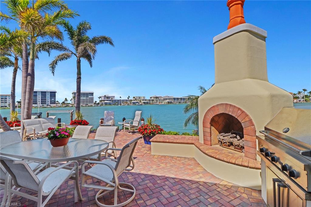 MOORINGS - Residential