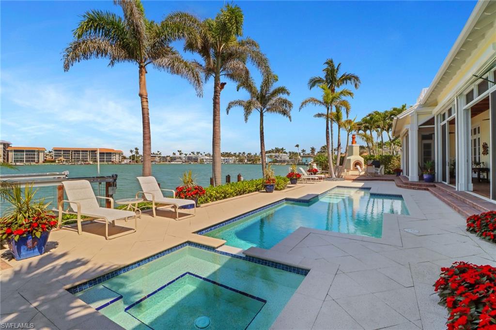 MOORINGS - Residential