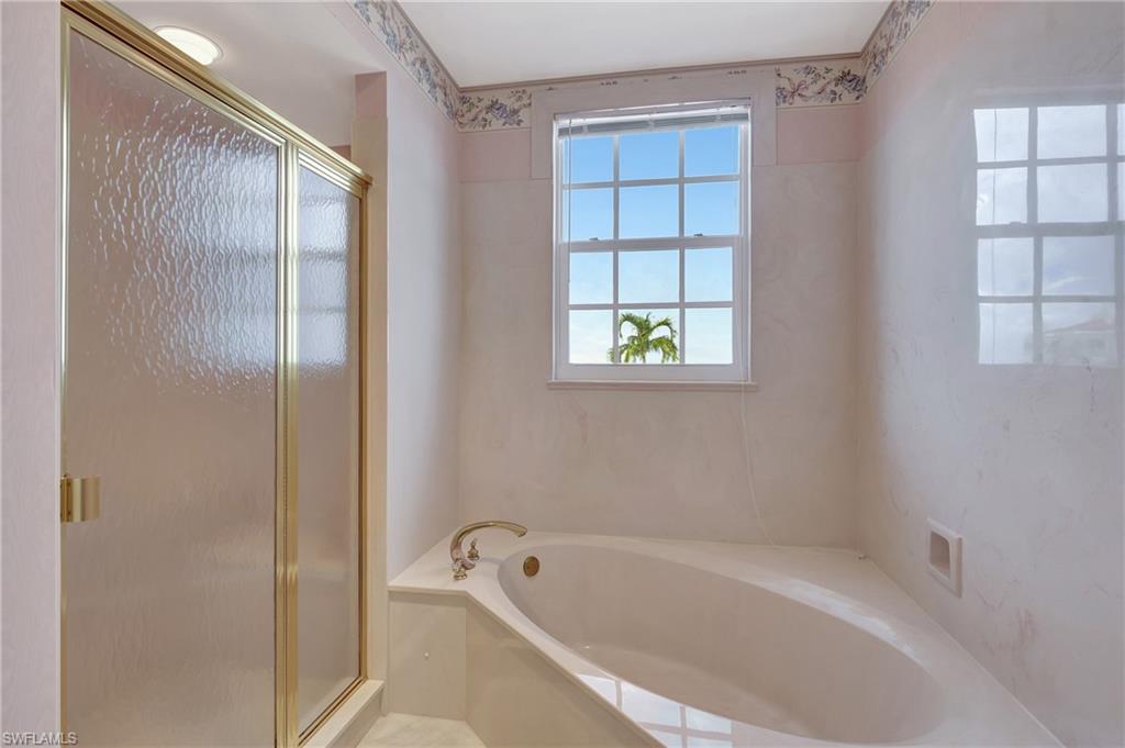 ROYAL MARCO POINT - Residential