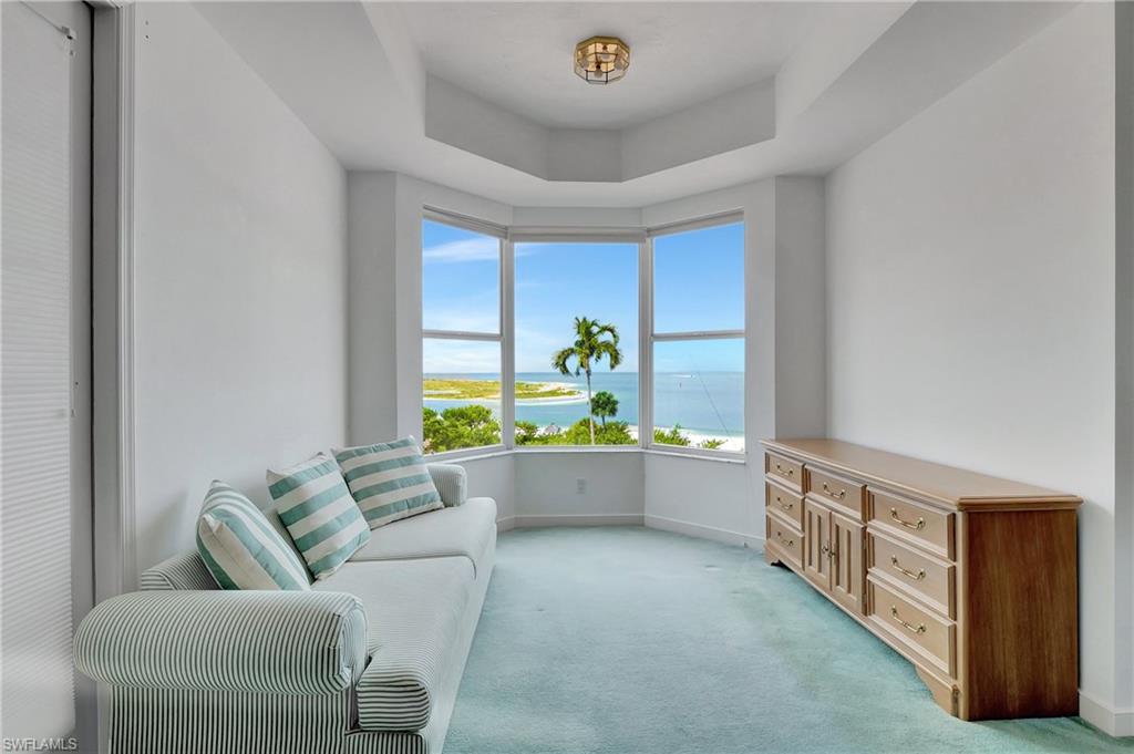 ROYAL MARCO POINT - Residential