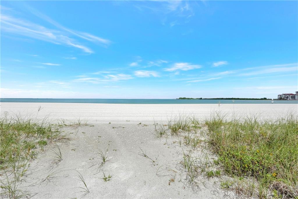 ROYAL MARCO POINT - Residential