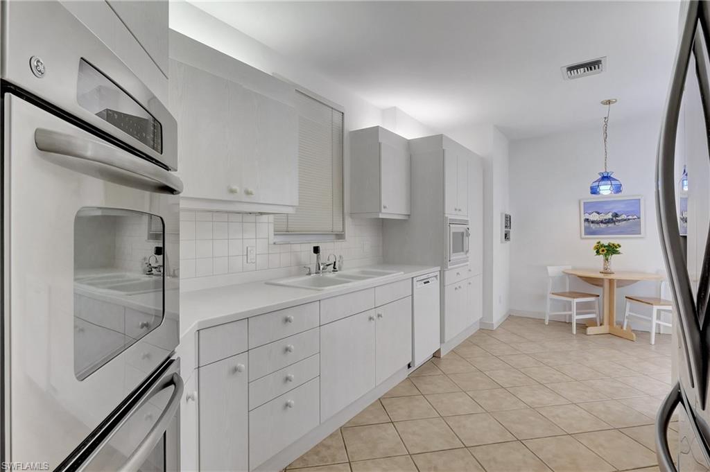 ROYAL MARCO POINT - Residential