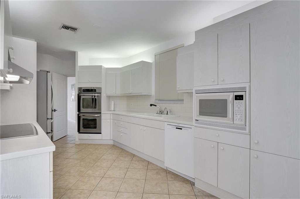 ROYAL MARCO POINT - Residential