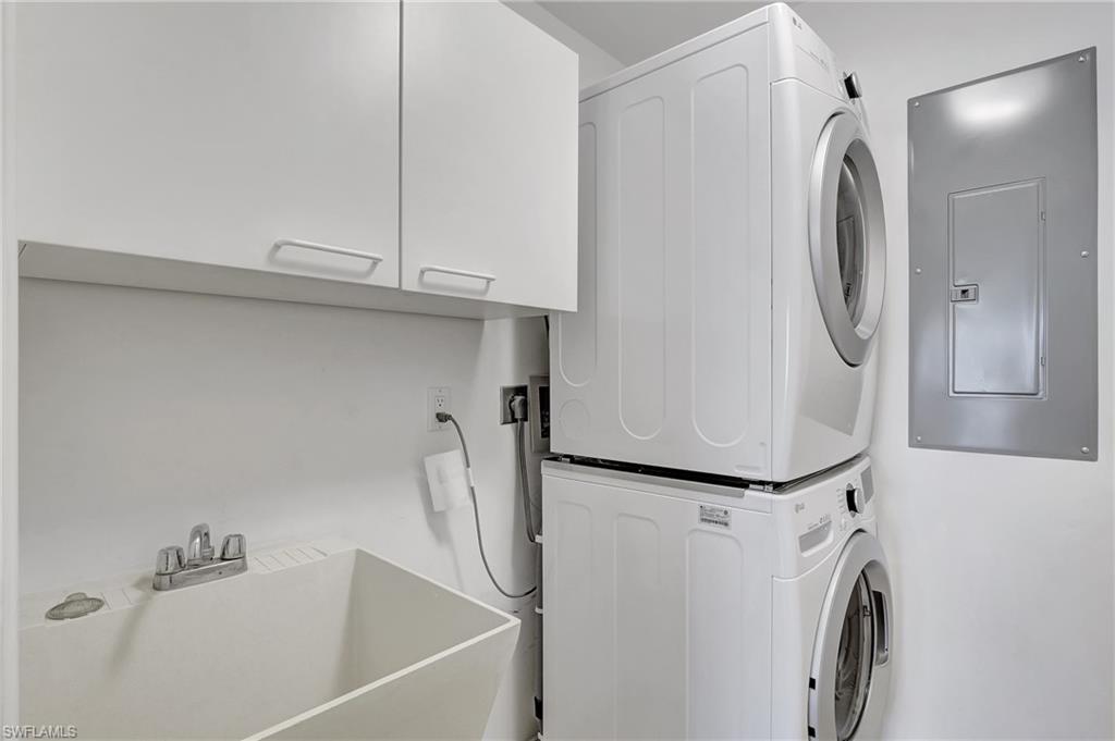 ROYAL MARCO POINT - Residential