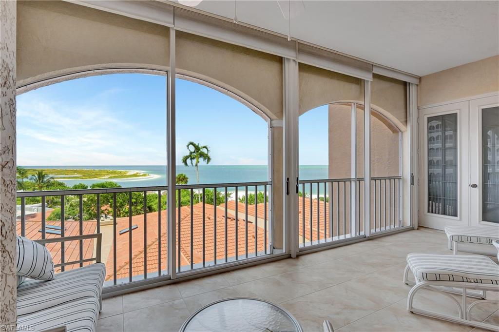 ROYAL MARCO POINT - Residential