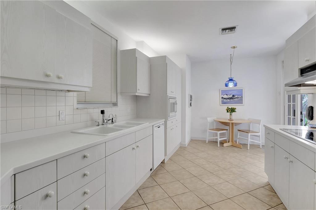 ROYAL MARCO POINT - Residential