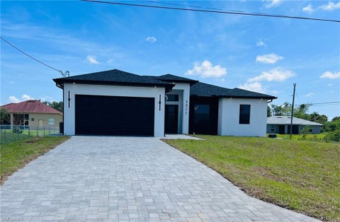 Photo of 2911 27th ST SW, LEHIGH ACRES, FL 33976 (MLS # 226023112)