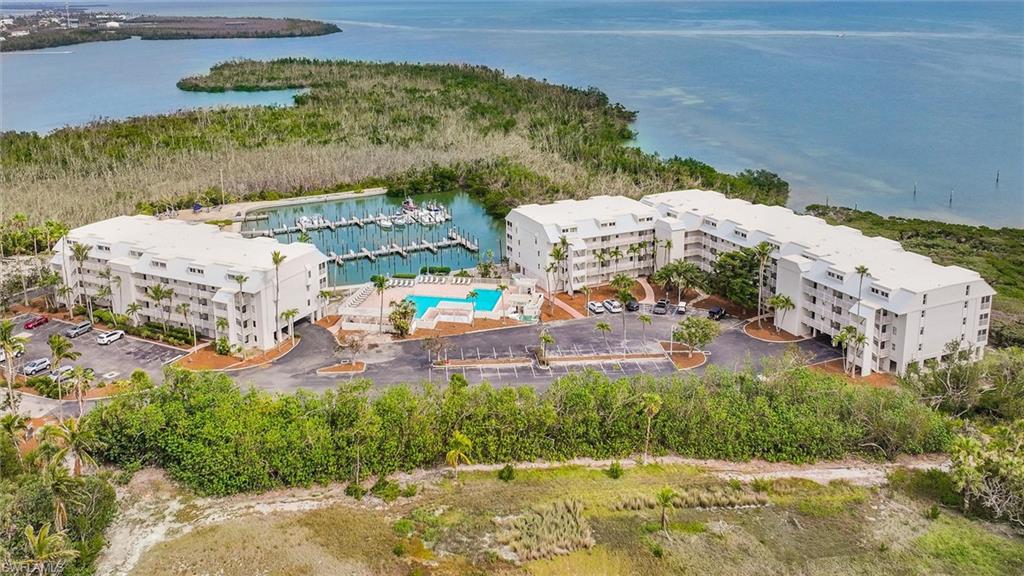 BAYSIDE VILLAS - Residential