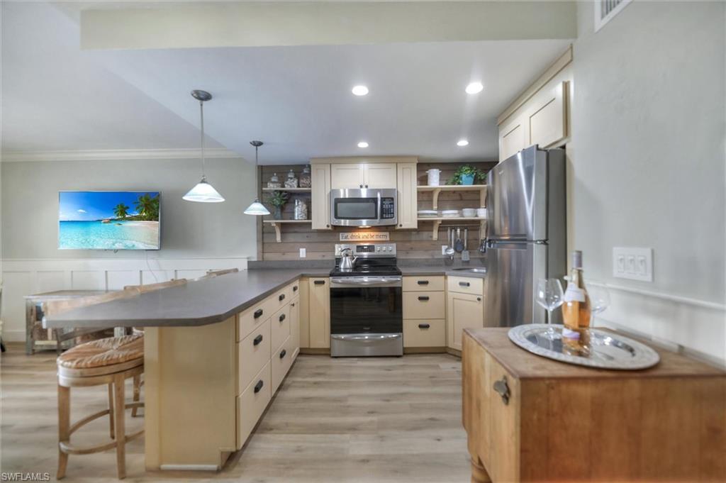 BAYSIDE VILLAS - Residential