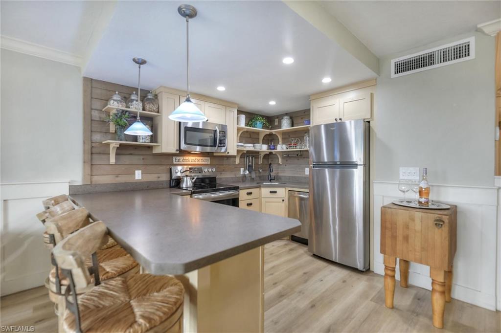 BAYSIDE VILLAS - Residential