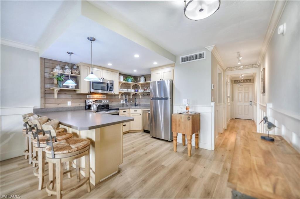 BAYSIDE VILLAS - Residential