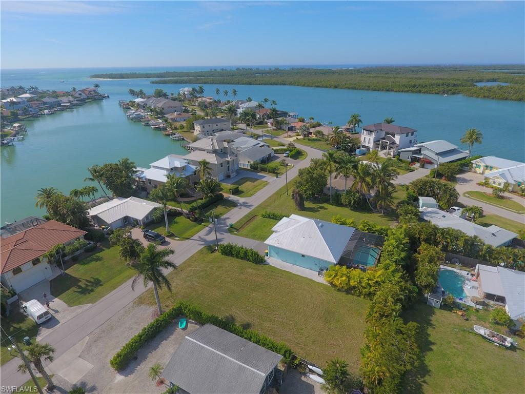 ISLES OF CAPRI - Land