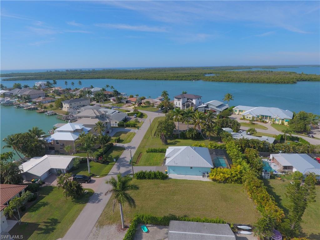 ISLES OF CAPRI - Land