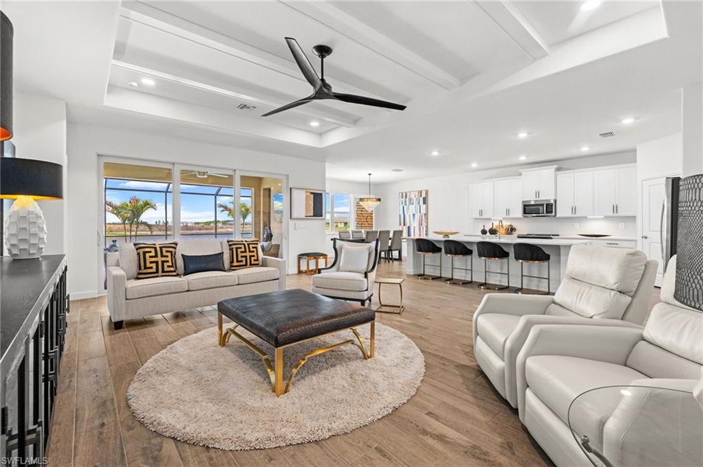 COUNTRY CLUB - Residential