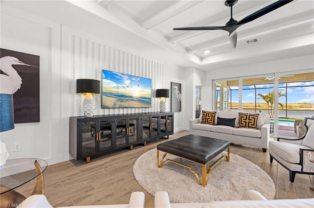 COUNTRY CLUB - Residential