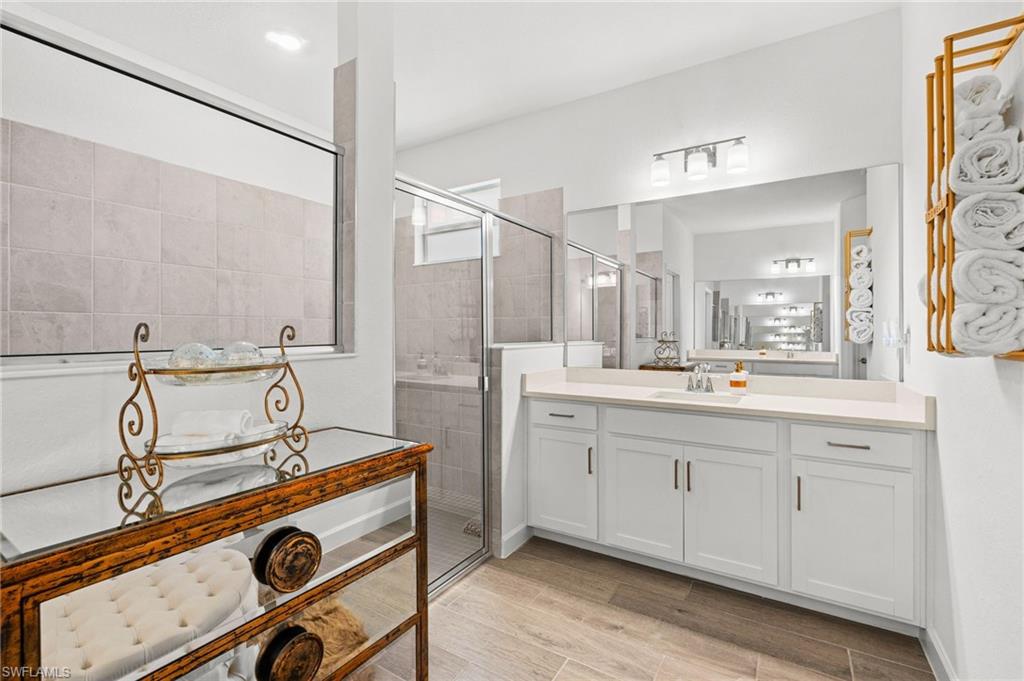 COUNTRY CLUB - Residential