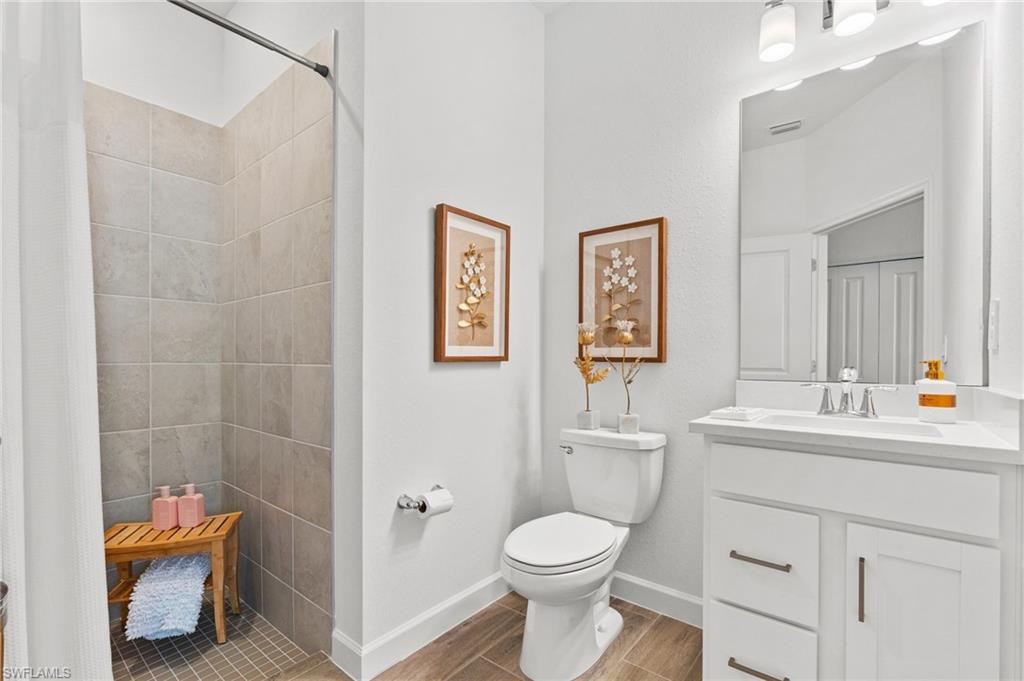 COUNTRY CLUB - Residential