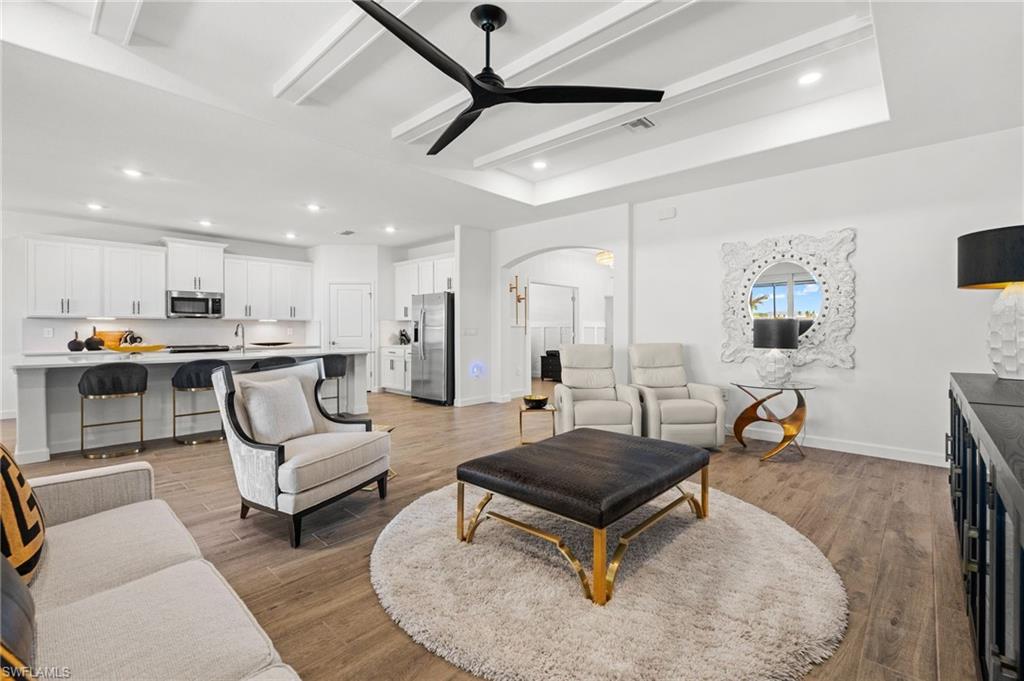 COUNTRY CLUB - Residential