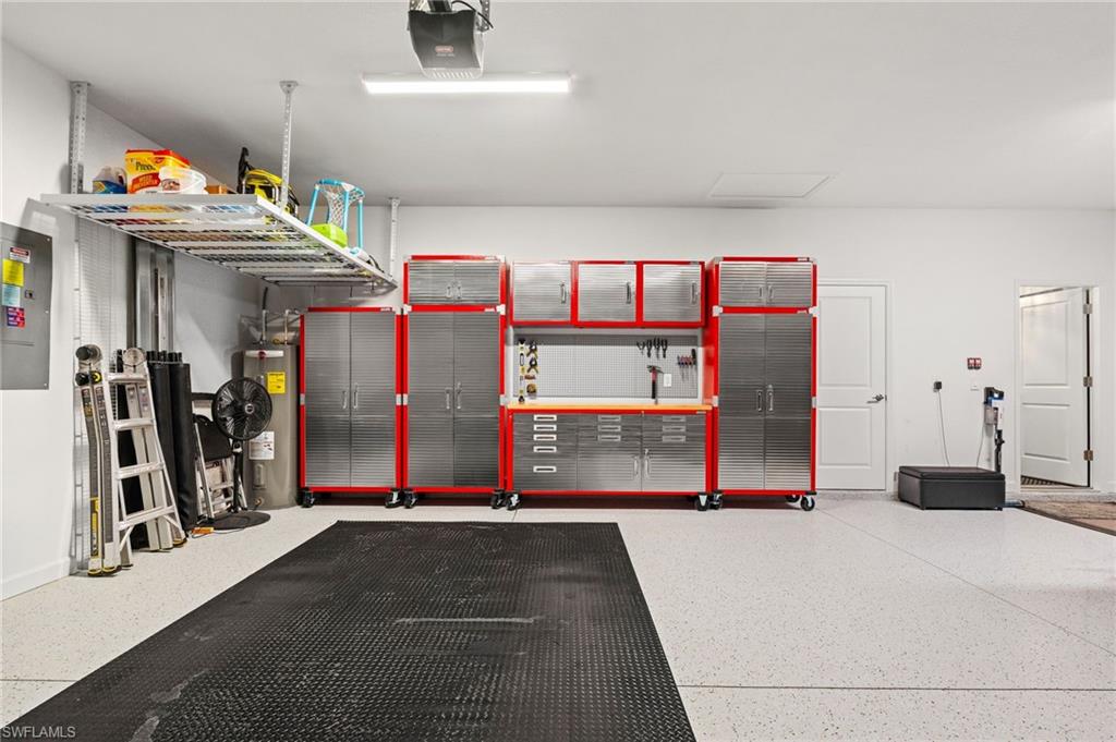 COUNTRY CLUB - Residential