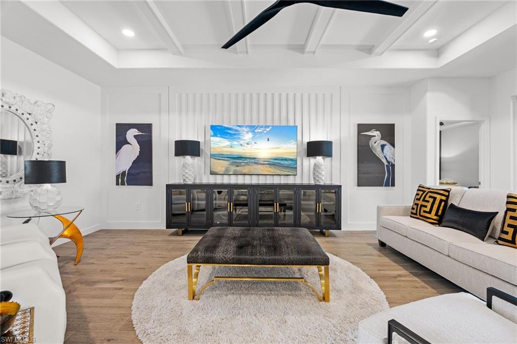 COUNTRY CLUB - Residential