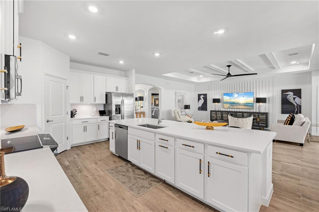 COUNTRY CLUB - Residential