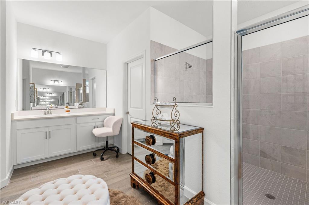 COUNTRY CLUB - Residential