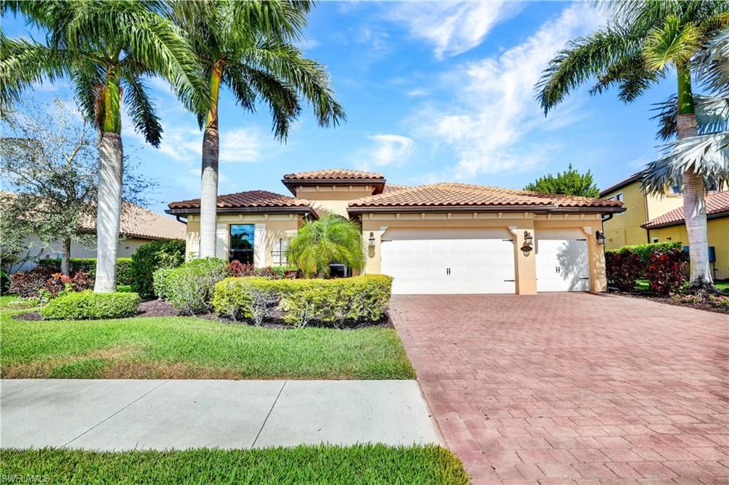 Photo of 1621 Songbird CT, NAPLES, FL 34120 (MLS # 226010411)