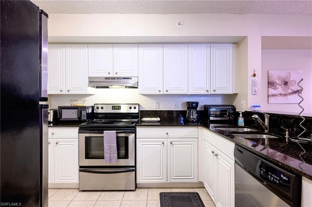 Naples, Florida 34104, United States, 2 Bedrooms Bedrooms, ,2 BathroomsBathrooms,Residential,Active,31002