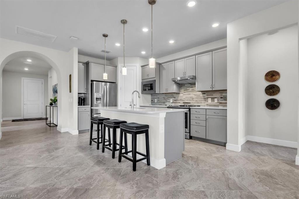 COUNTRY CLUB - Residential