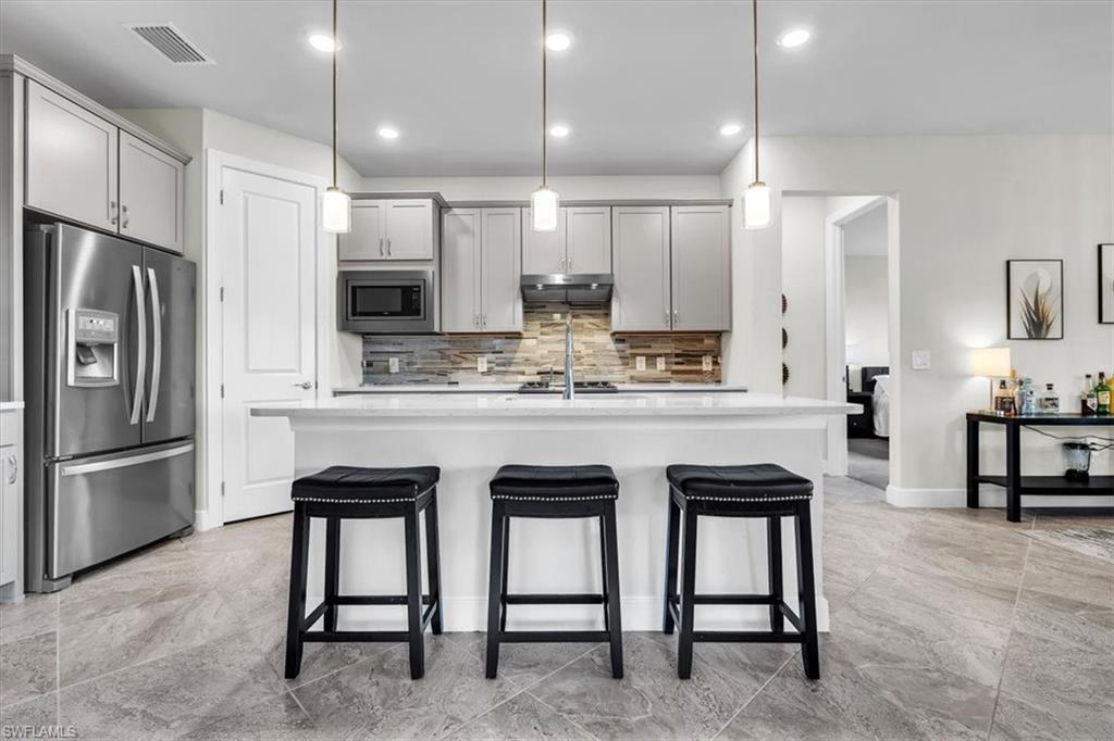 COUNTRY CLUB - Residential