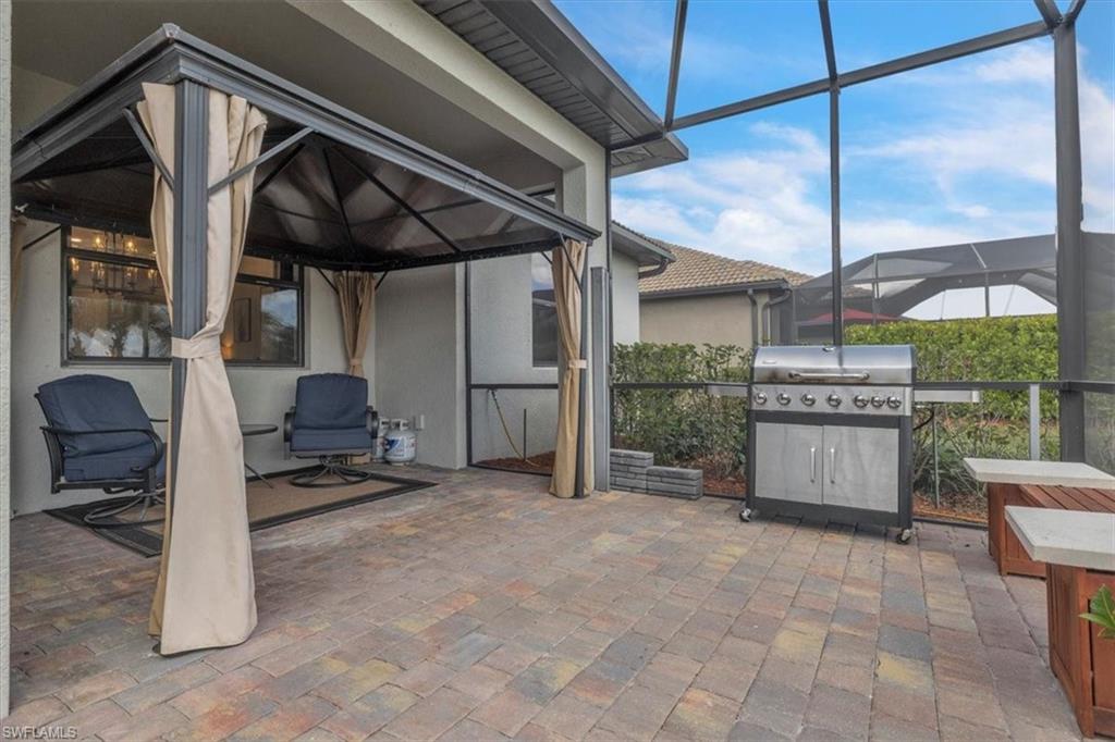 COUNTRY CLUB - Residential