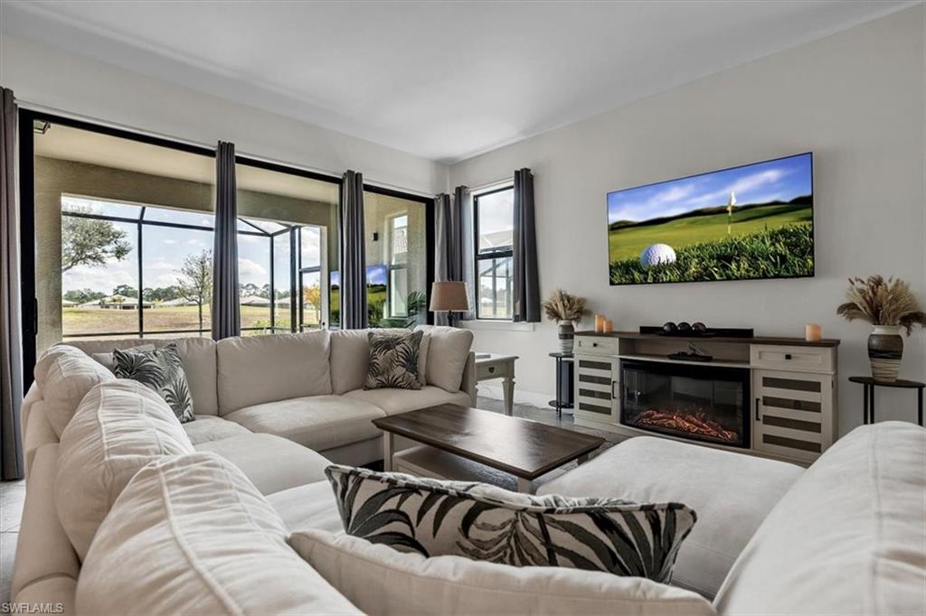 COUNTRY CLUB - Residential