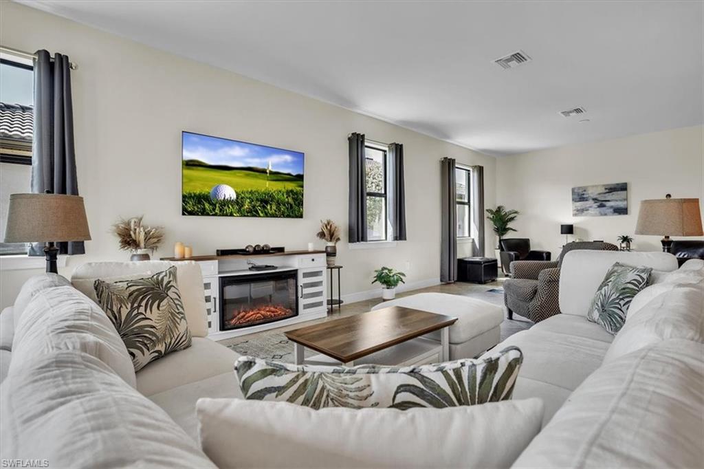 COUNTRY CLUB - Residential