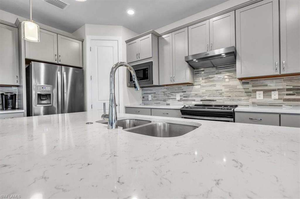 COUNTRY CLUB - Residential