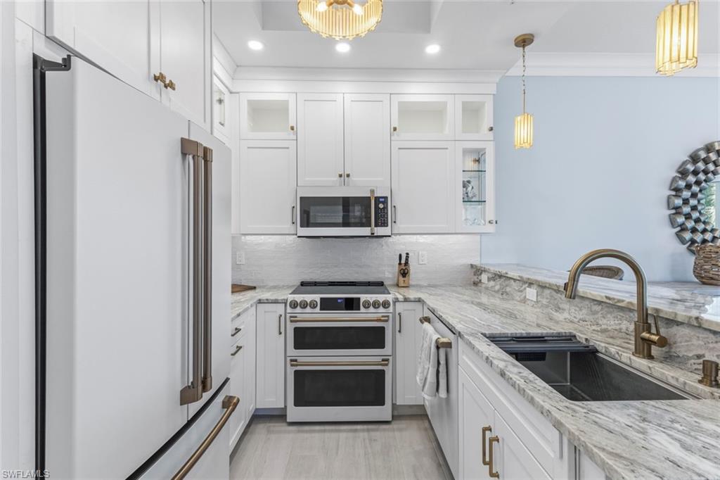 GRANADA HOMES - Residential