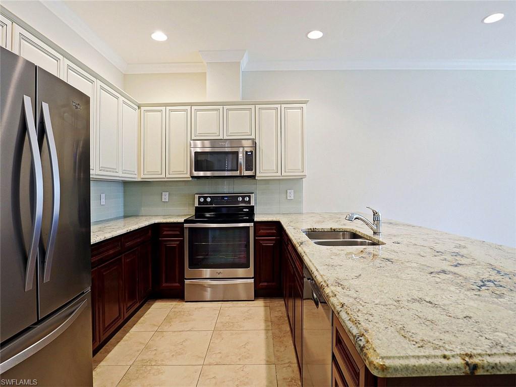 GREENWOOD VILLAS - Residential