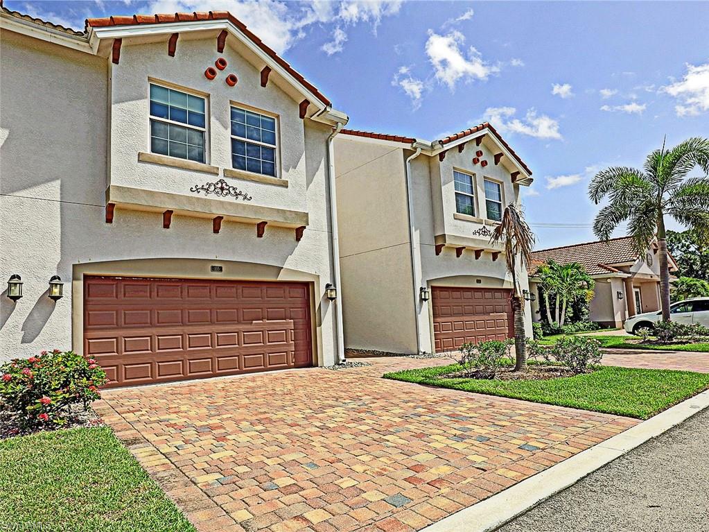 GREENWOOD VILLAS - Residential