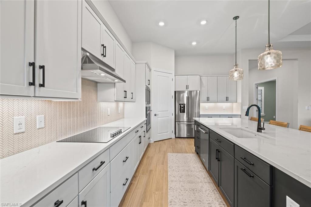 COUNTRY CLUB - Residential