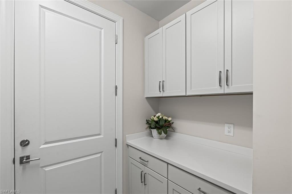 COUNTRY CLUB - Residential