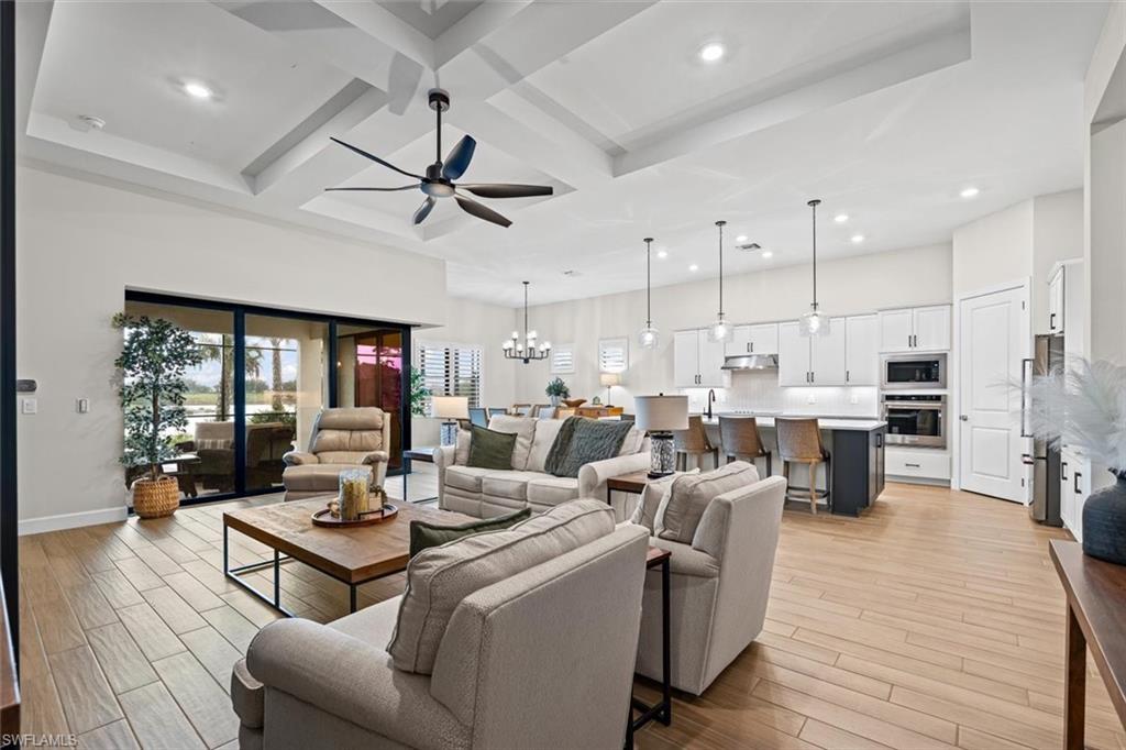 COUNTRY CLUB - Residential