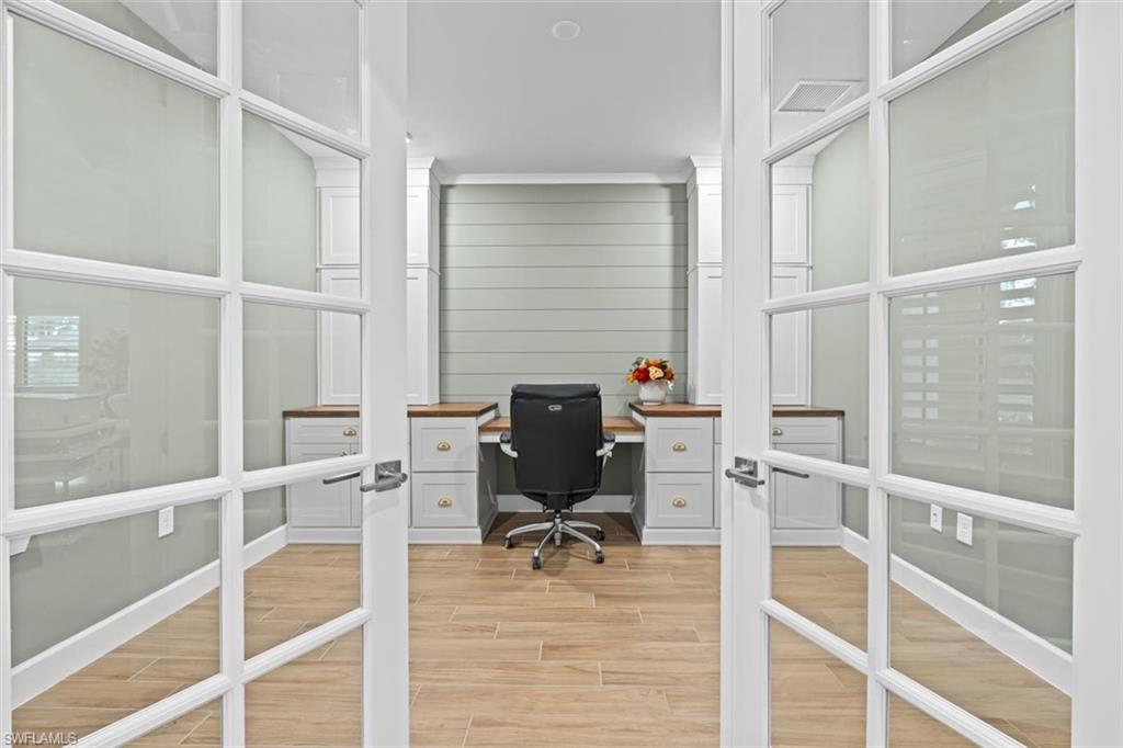 COUNTRY CLUB - Residential